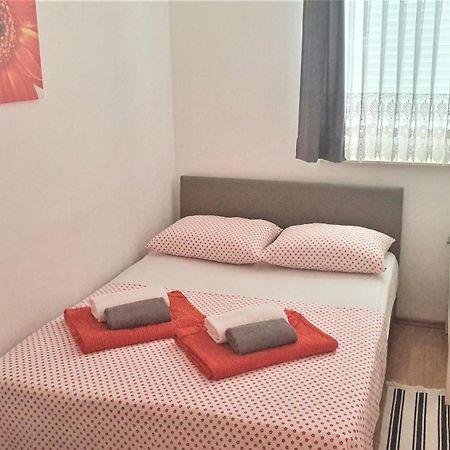 Guest House Jasna Novalja Bagian luar foto