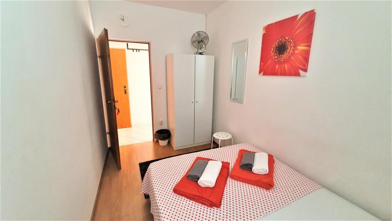 Guest House Jasna Novalja Bagian luar foto