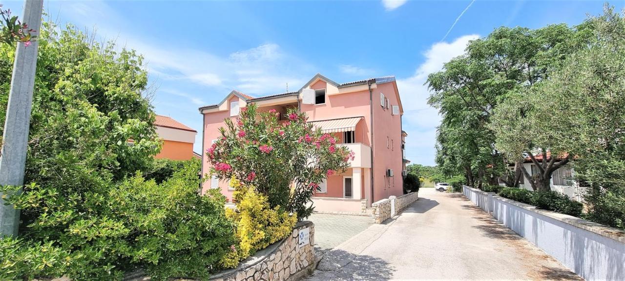 Guest House Jasna Novalja Bagian luar foto